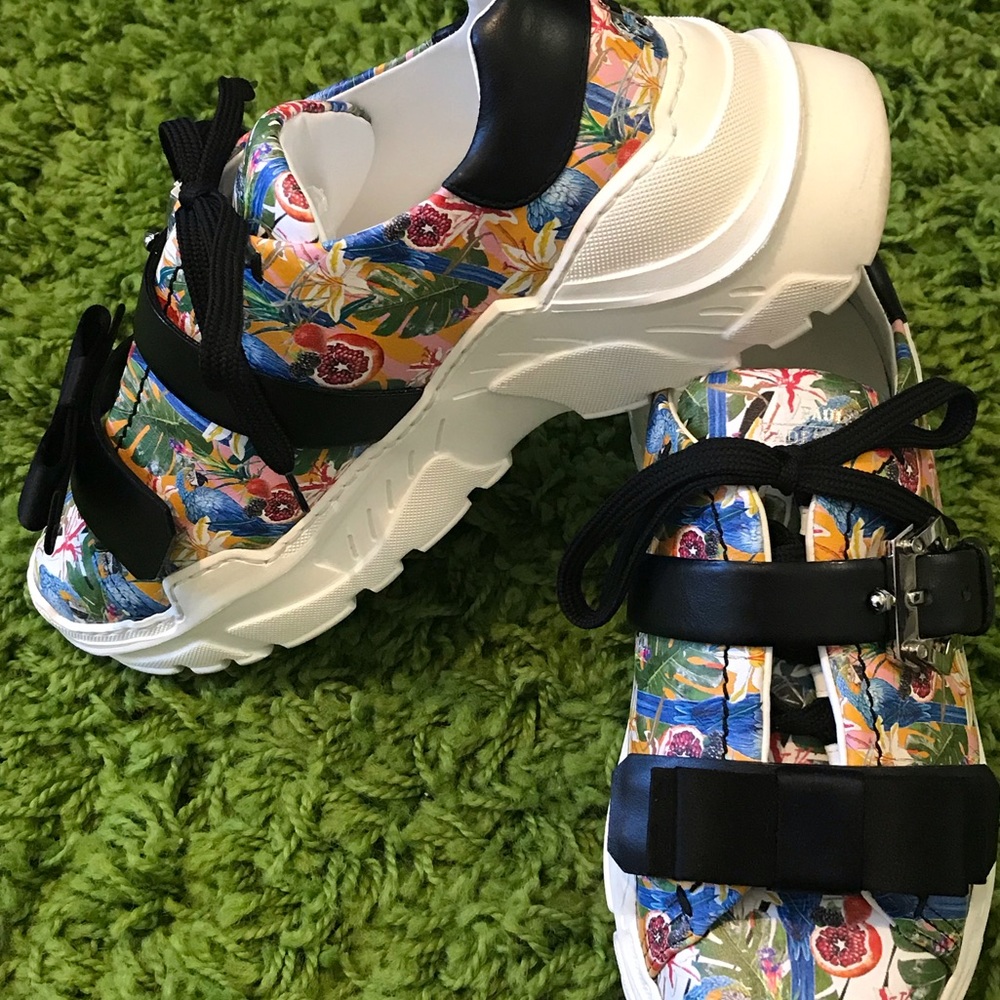 RARE Avant Garde Balenciaga triple S style